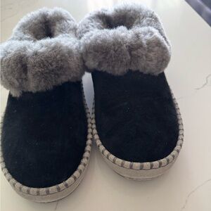Cozy Black and Gray Fur-Lined Slippers